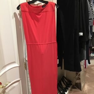 The limited long dress with slit petite